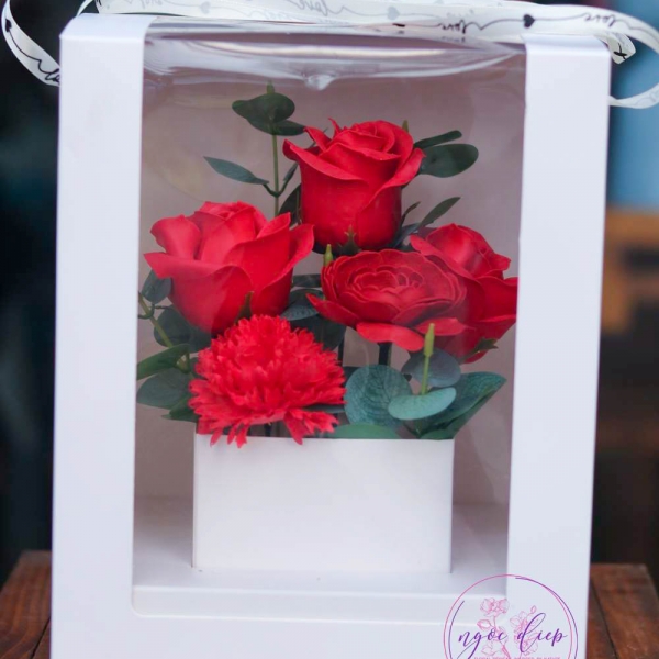 Hoa Sáp Màu Đỏ Hộp Mica 1 Mặt